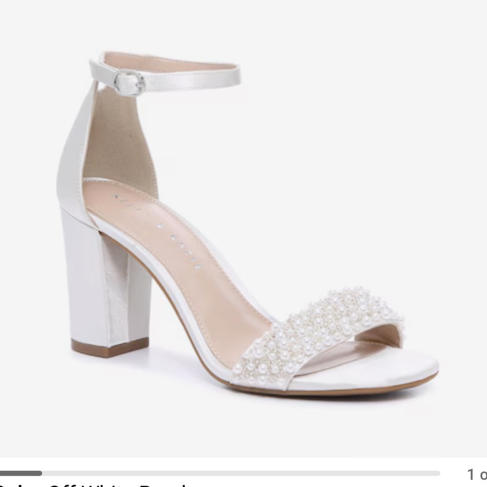 ISO Kelly & Katie Hildie Sandal size 7!